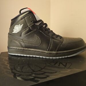 Jordan Air Jordan 1 Mid SE NAS